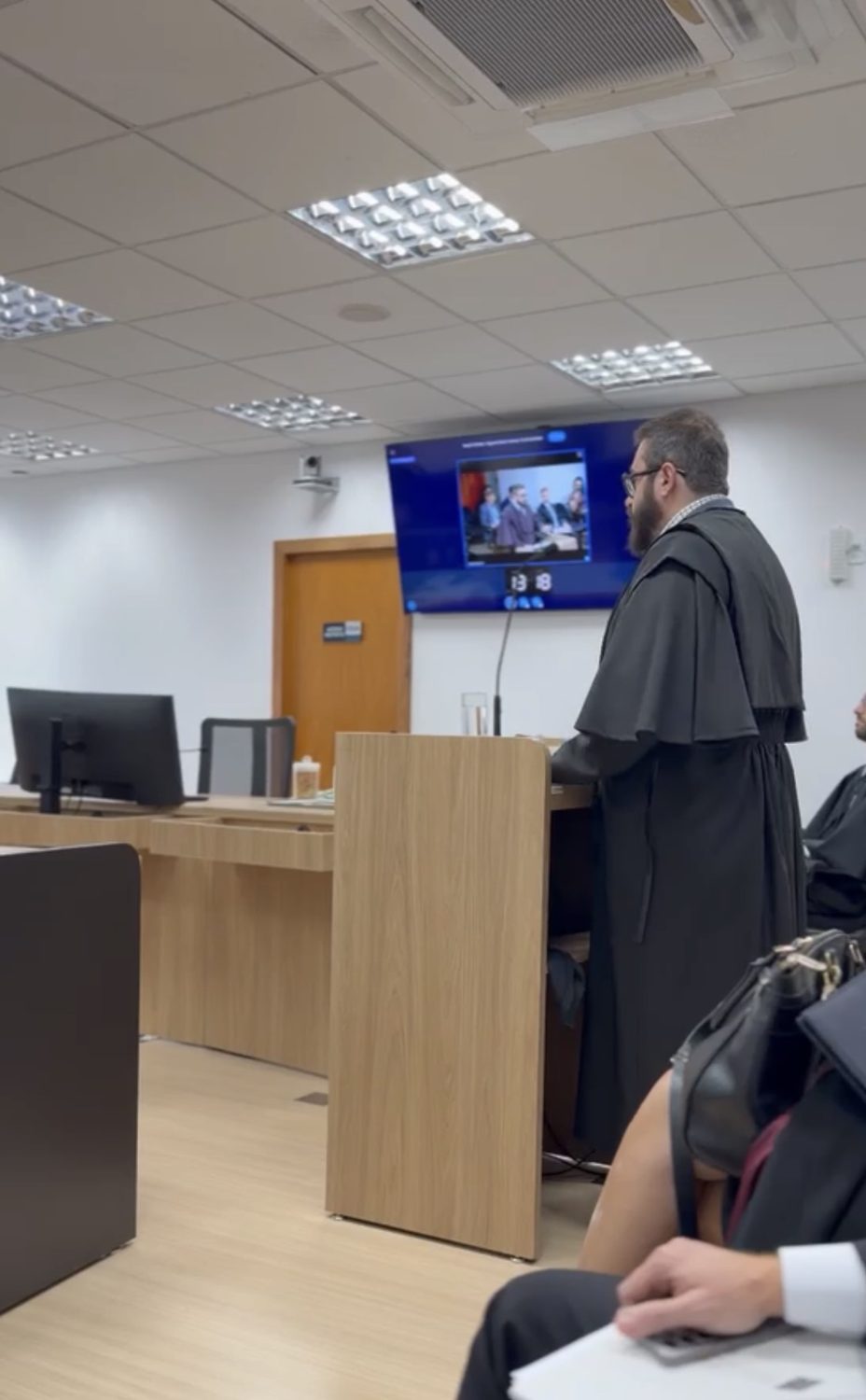 Pablo Dietrich de beca, em sustentação oral no Tribunal de Justiça de Santa Catarina